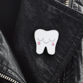 Šypsena drovus balti dantys veido mielas metalo pin vaikams patinka animacinių filmų dizainas